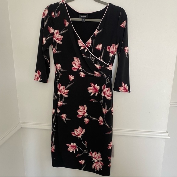 Bnwt le chateau pink black floral vNeck knee length dress - Picture 2 of 6